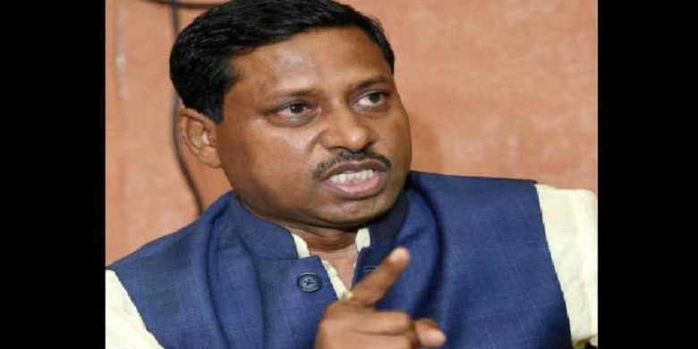 BJP सांसद रामशंकर कठेरिया के गार्ड्स ने आगरा टोल कर्मचारियों को पीटा, चलाई गोलियां