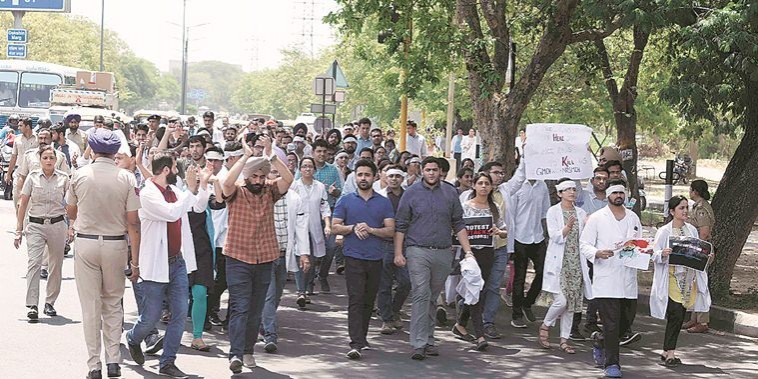 Chandigarh: GMCH-32 doctors join protest, patients bear the brunt of strike