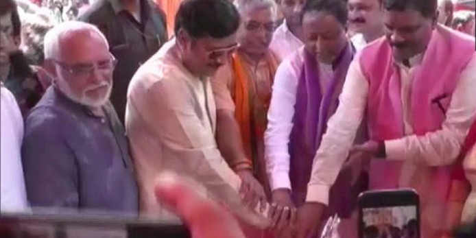 ममता के MLA ने की गणेश पूजा, चीफ गेस्ट बने BJP प्रदेश अध्यक्ष दिलीप घोष