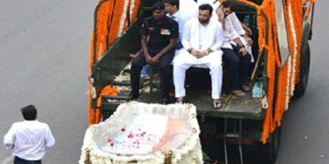 अंतिम सफर पर अरुण जेटली,निगमबोध घाट ले जाया जा रहा पार्थिव शरीर