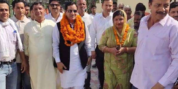 सांसद किशन कपूर का इंदौरा में किया अभिनंदन