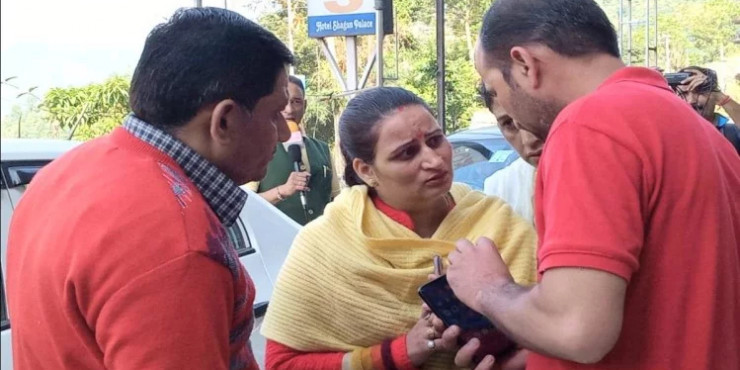 दयाल प्यारी के चुनाव लड़ने से मना करने पर समर्थकों ने मचाया हंगामा