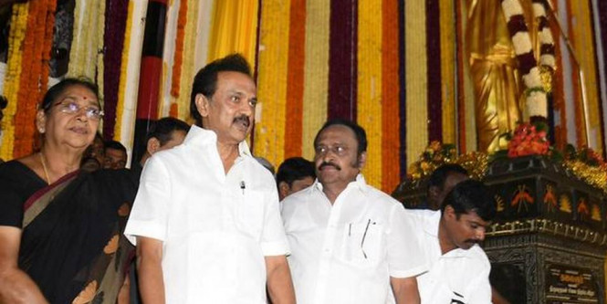 Centre dividing States, State carving up districts: Stalin