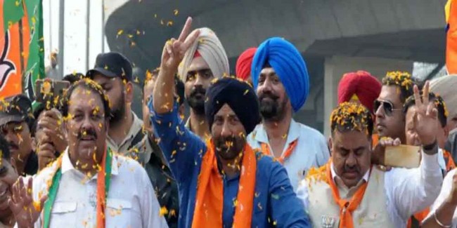 सियासी थकान मिटाने मनाली पहुंचे बॉलीवुड एक्टर सन्नी देओल