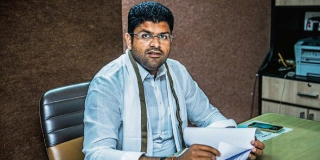 प्रदेश को जलाने वाले किस मुंह से मांग रहे आशीर्वाद : दुष्यंत