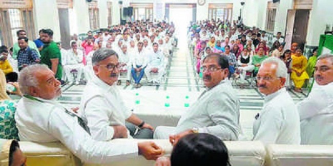 दुष्यंत चौटाला नाम के किसी व्यक्ति को नहीं जानता : अभय