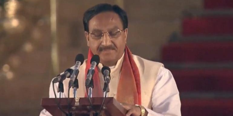 मोदी सरकार में रमेश पोखरियाल निशंक को बनाया गया मानव संसाधन विकास मंत्री