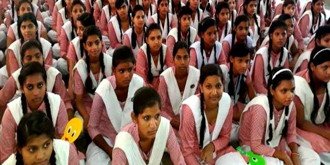 देश के इस राज्य में लड़कियों की हुई फीस माफ, सरकारी कर्मचारियों की भी बल्ले-बल्ले