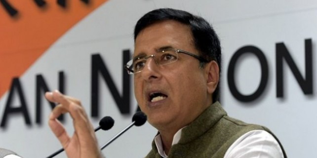 अक्षय कुमार ने किया पीएम का इंटरव्यू, कांग्रेस बोली- लगता है कि मोदी अब फिल्म जगत का रुख करने वाले हैं