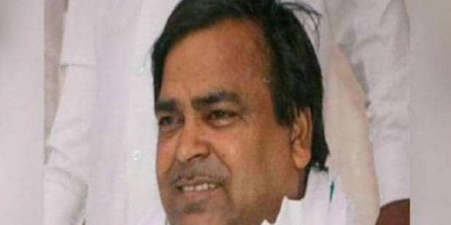 गायत्री प्रजापति पर रेप का आरोप लगाने वाली महिला बयान से पलटी, बताया पिता समान