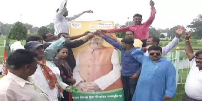 जम्मू-कश्मीर से धारा 370 व 35A हटाये जाने पर झारखंड में जश्न