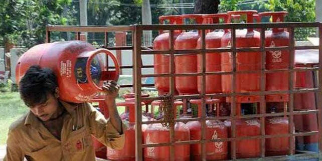 गरीबों को एक और सिलिंडर देगी सरकार : रघुवर दास