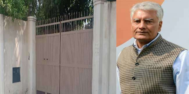 सुनील जाखड़ के घर पर हमला, आप कार्यकर्ता ने पेट्रोल से भरी बोतल फेंकी