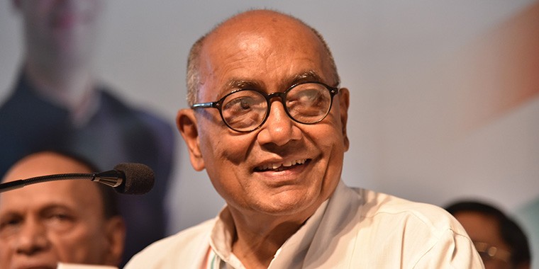 दिग्विजय ने राज्यसभा में PM मोदी को घेरा, टोपी-दंगों और इफ्तार को बनाया मुद्दा