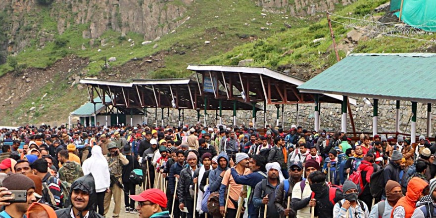 अमरनाथ यात्रा के दौरान राजमार्ग पर यातायात, रेल सेवा पर पाबंदी, महबूबा-उमर ने किया विरोध