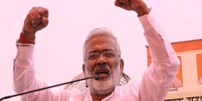 वज्रासन करने के बाद ही बस चलाएं ड्राइवर, हादसे के बाद UP परिवहन मंत्री का अनोखा सुझाव