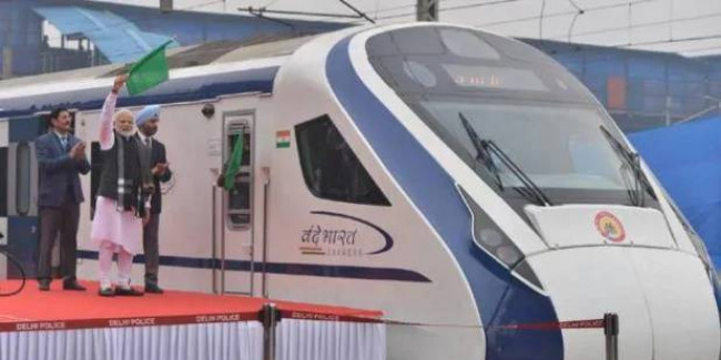 वाराणसी के बाद अगले महीने से दिल्ली-कटरा रूट पर चल सकती है वंदे भारत एक्सप्रेस