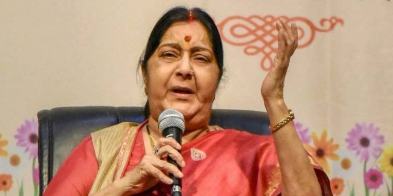 महबूबा और उमर ने विदेश मंत्री सुषमा स्वराज से मांगी मदद, जानें क्या है पूरा मामला
