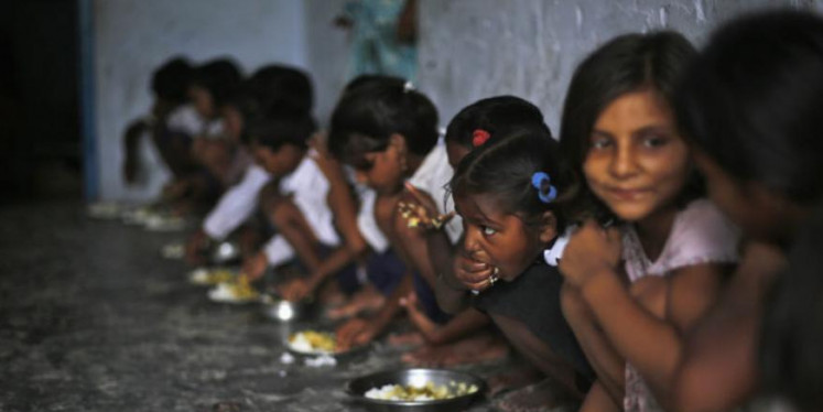 मिड-डे मील खाने से तीन साल में 900 से अधिक बच्चे बीमार हुए: केंद्र