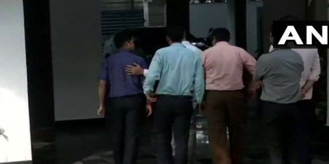 CBI फिर पहुंची पूर्व केंद्रीय मंत्री पी चिदंबरम के घर, कभी भी हो सकती है गिरफ्तारी