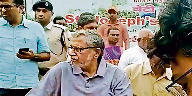 तीन दिनों से घर में कैद थे सुशील मोदी व शारदा सिन्हा, बाहर निकाला गया