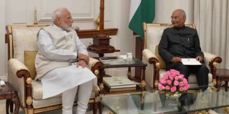 नरेंद्र मोदी ने पीएम पद से दिया इस्तीफा, 30 मई को ले सकते हैं शपथ