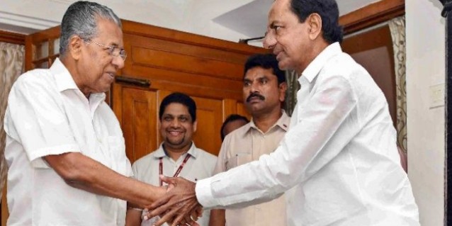 चुनाव के बीच गैर कांग्रेस-गैर बीजेपी गठबंधन की कवायद में जुटे KCR, थर्ड फ्रंट के लिए विजयन से की मुलाकात