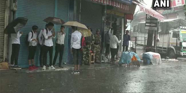 जम्मू-कश्मीर में सामान्य होने लगे हैं हालात, कई पाबंदियां हटाई गईं, इंटरनेट सेवा हुई बहाल, 96 टेलीफोन एक्सचेंज में से 17 बहाल