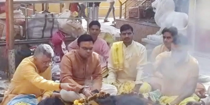 गृहमंत्री अमित शाह के बेटे जय ने मां बगलामुखी मंदिर में किया अनुष्ठान