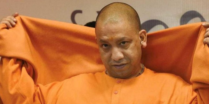 CM योगी की मौजूदगी में रिक्शा चलाने वालों ने ली BJP की सदस्यता