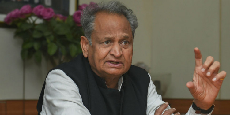 कश्मीर पर बात करना राष्ट्र विरोध है तो मैं राष्ट्र विरोधी हूं- अशोक गहलोत