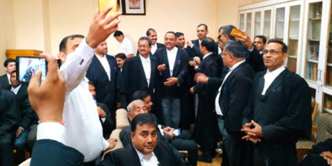 जम्मू कश्मीर में धारा 370 हटाने पर प्रदेश भर में जश्न; पूर्व विधायक ने कहा- गुमटी वालों को कश्मीर ले जाएंगे