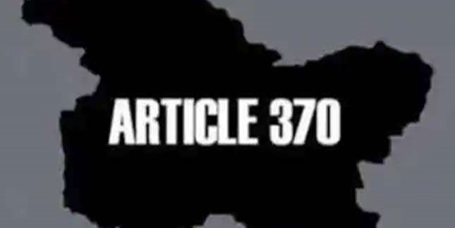 Article 370: पार्टी पहरे के बावजूद कश्मीर पर खुले कुछ हाथ