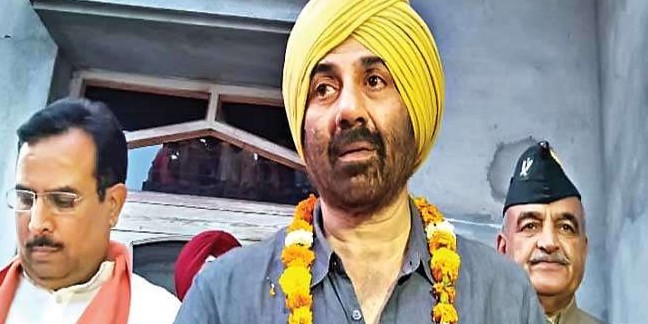 अब Sunny Deol के नाम पर दुविधा, भाजपा EVM पर नामांकन वाला नाम चाहती है बदलवाना