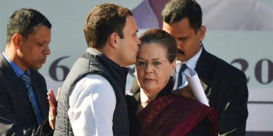 ना ना करते सोनिया गांधी को दे दी गई पार्टी की कमान, पढ़िए इनसाइड स्टोरी