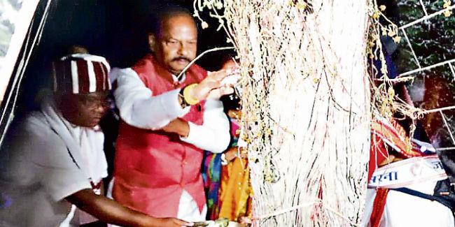 रांची : आगे आयें युवा, आदिवासी परंपरा और संस्कृति को सहेजें : मुख्यमंत्री रघुवर दास