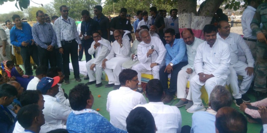 सीएम भूपेश बघेल पहुंचे जांजगीर-चाम्पा, ग्राम अमोरा में किया पौधरोपण, लगाई चौपाल