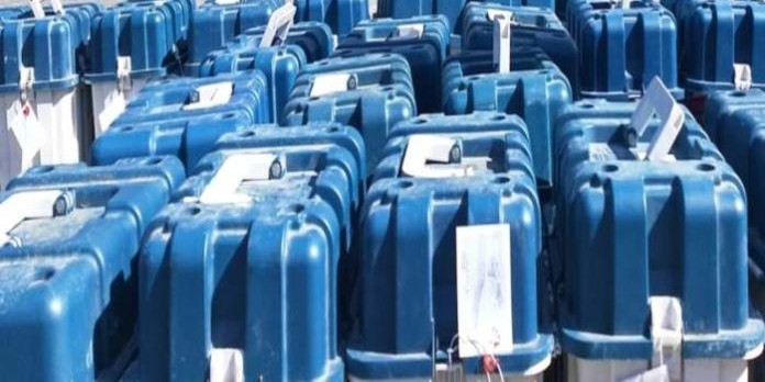EVM में गड़बड़ी के आरोप, विपक्ष चौकन्ना, उम्मीदवारों ने तैनात की अपनी फोर्स