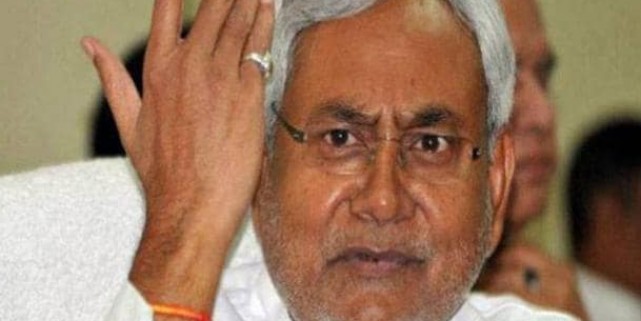 नीतीश का तेजस्वी पर तंज- जो नहीं जानते संविधान का ;क ख ग', वो कर रहे बचाने की बात