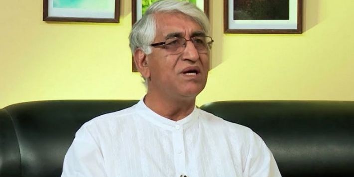 अस्पताल में अव्यवस्थाओं को देख भड़के सिंहदेव, खुद ही ठीक करने लगे कुर्सियां और मेज
