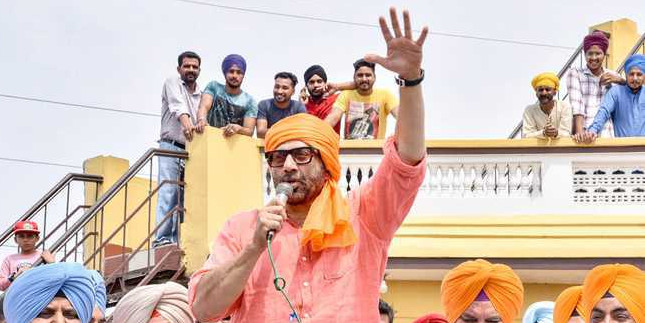 Gurdaspur MP Sunny Deol remembers Kargil bravehearts