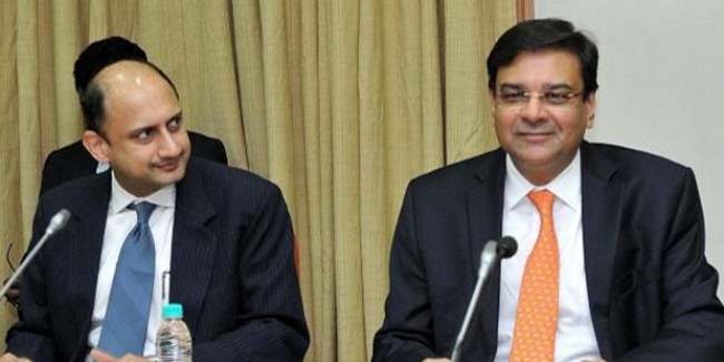 उर्जित पटेल की राह चले विरल आचार्य, किन मुद्दों पर था मनमुटाव डिटेल में पढ़ें