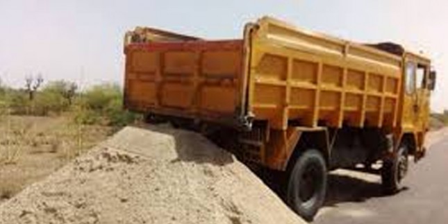 परिवहन मंत्री के निर्देश पर बजरी ट्रकों के खिलाफ बड़ी कार्यवाही