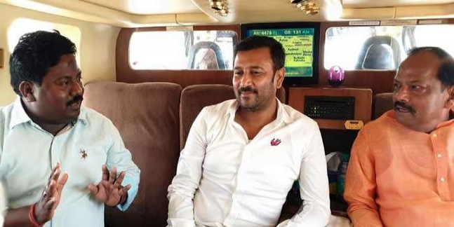 जेपी ने कहा-JMM Private Ltd, झामुमो बोला-चींटी के पर लगे