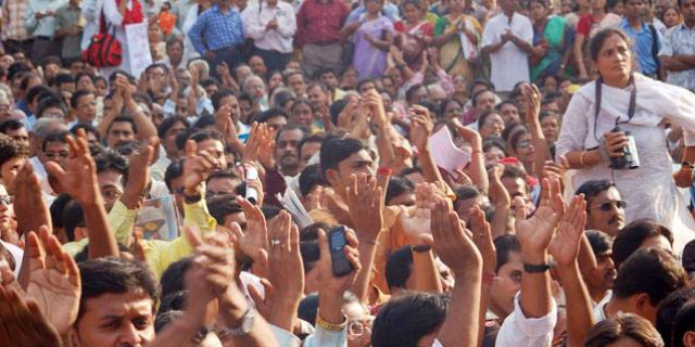 पश्चिम बंगाल: विभिन्न मांगो को लेकर राज्य के शिक्षण-गैर शिक्षण कर्मचारी अनिश्चितकालीन हड़ताल पर