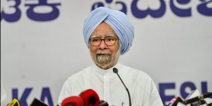 आर्थिक मोर्चे पर मोदी सरकार की घेराबंदी में जुटी कांग्रेस, मनमोहन सिंह को मैदान में उतारा