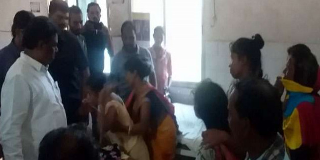 सांत्वना देने आए मंत्री को मृतक की बेटी ने मारा थप्पड़