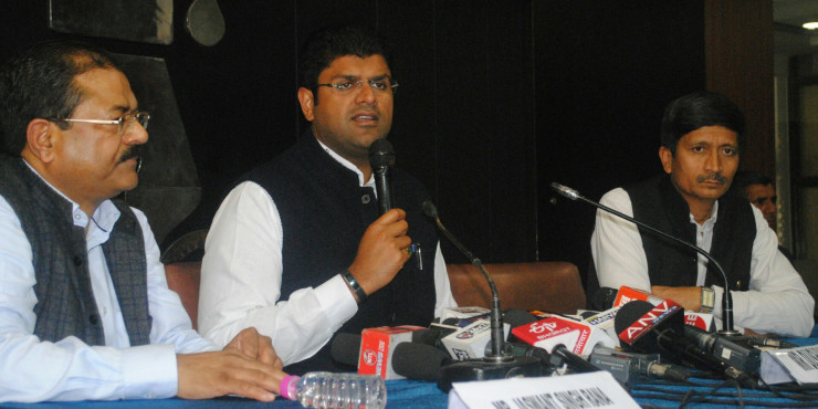 भाजपा सरकार की गलत नीतियों के कारण आज हर विभाग का कर्मचारी परेशान – दुष्यंत चौटाला