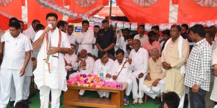 अंधा बांटे सिरनी, अपनों-अपनों को दें- डॉ. अशोक तंवर