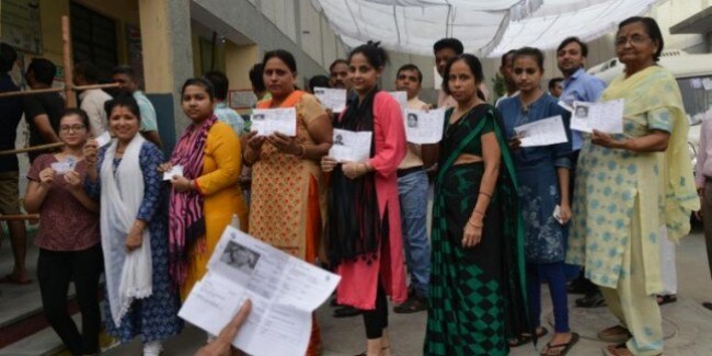 फतेहाबाद में दो पक्ष भिड़े दो गाड़ियां तोड़ी, फायरिंग भी हुई